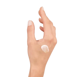 LumiCream 15 LumiCream -Beauty Personal Care valmont lum lumicream cream illtd 062022 textureonskin rgb 1