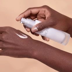 LumiCream 17 LumiCream -Beauty Personal Care valmont lum lumicream cream illtd d no p 052022 lifestyle productinhand 2 2